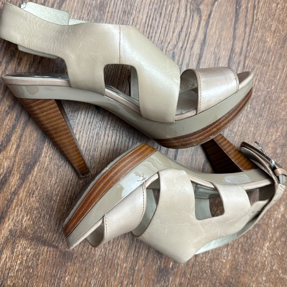 Michael Kors platform sandals with heels. - Picture 3 of 3